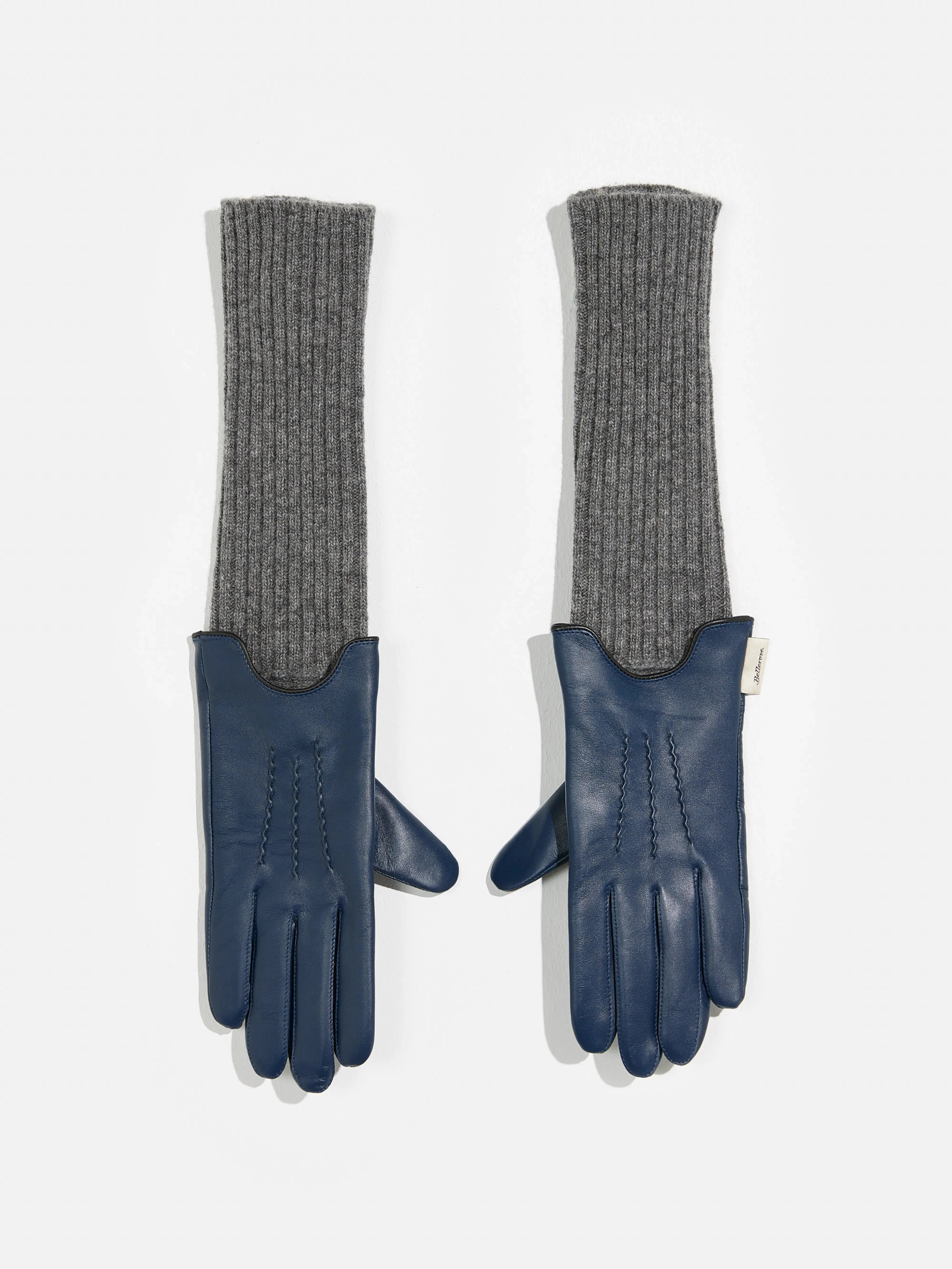 Gia Gloves (232 / W / AMERICA)