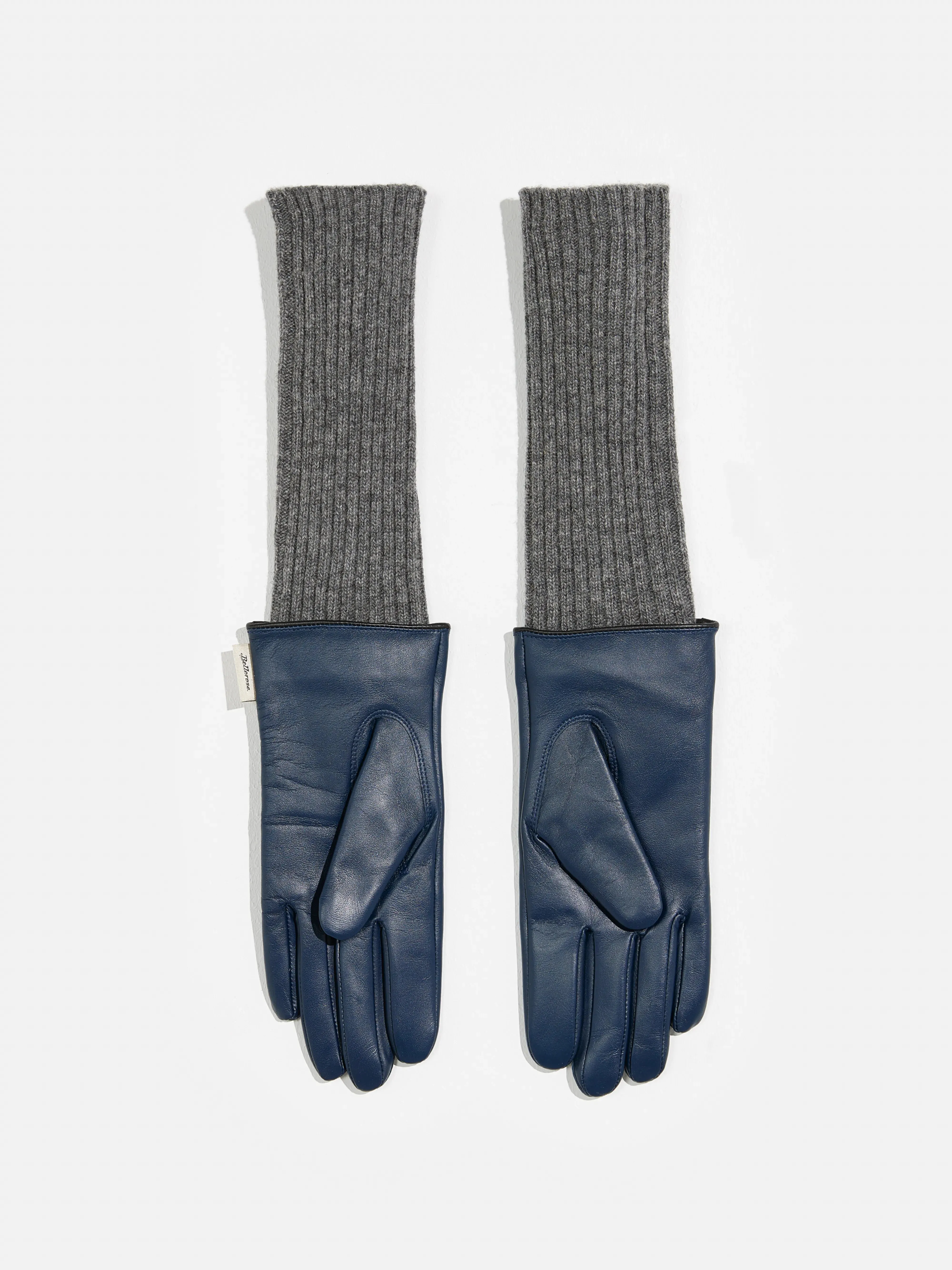 Gia Gloves (232 / W / AMERICA)