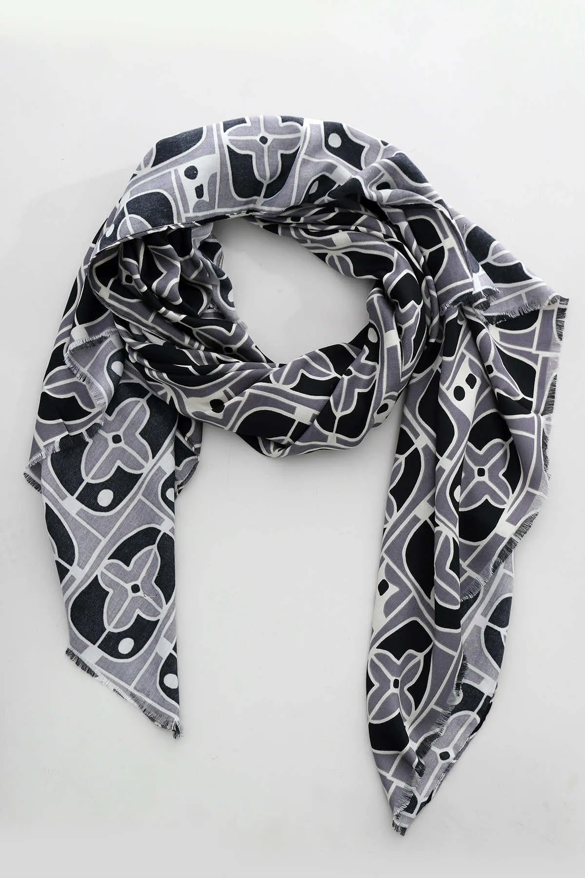 Linda Scarf Black